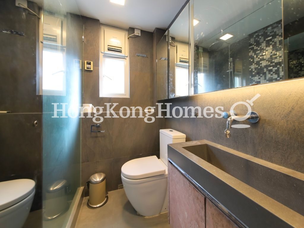 Guest Bathroom — 碧麗苑，跑馬地