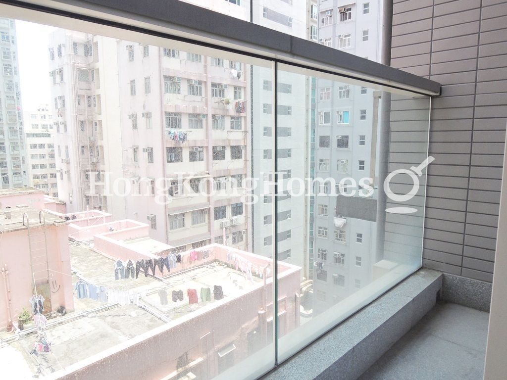 Balcony off Studio — Eight South Lane，西環堅尼地城