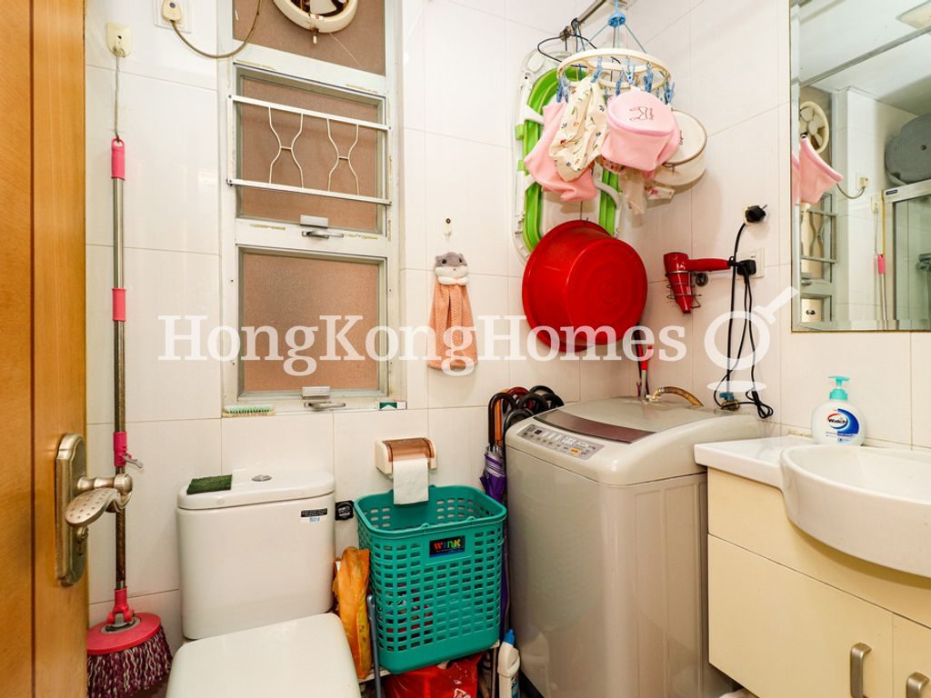 Guest Bathroom — 曉輝大廈，西環堅尼地城