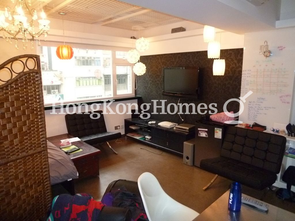 Living and Dining Area — 光裕樓，灣仔