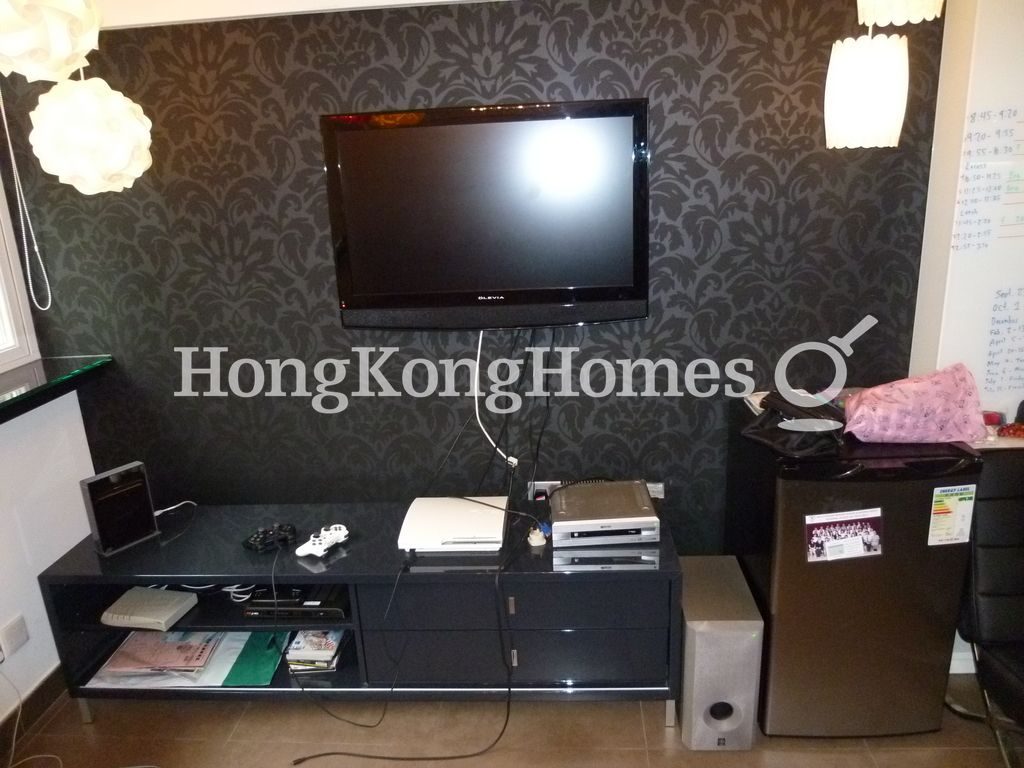 TV in Living Area — 光裕樓，灣仔