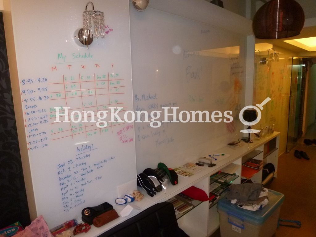 Living Area — 光裕樓，灣仔