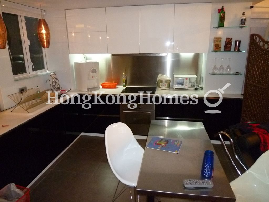 Open Kitchen & Dining Area — 光裕樓，灣仔