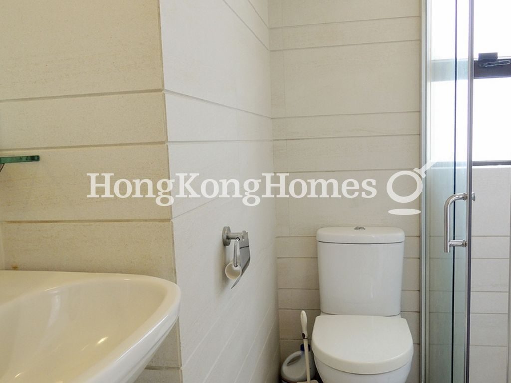 Guest Bathroom — Amigo Mansion, Happy Valley