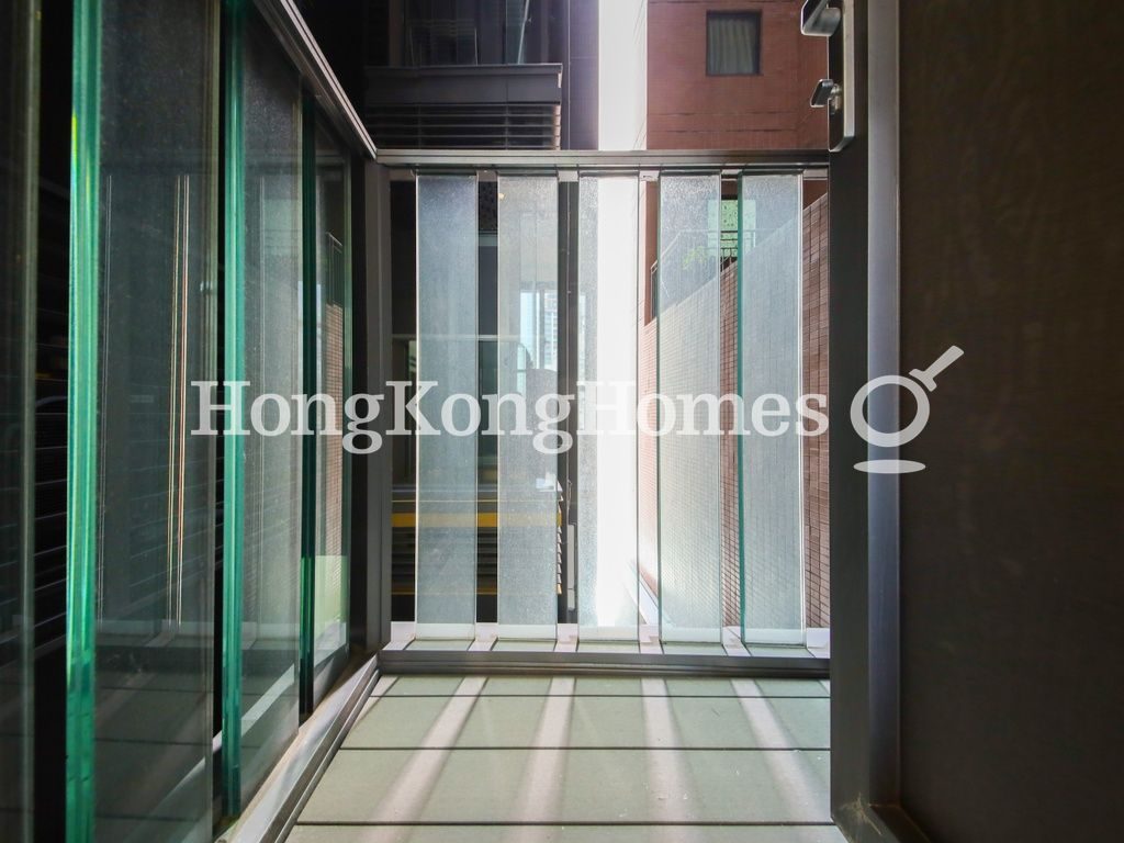 Balcony off Ensuite Bathroom — Caine Hill，西半山