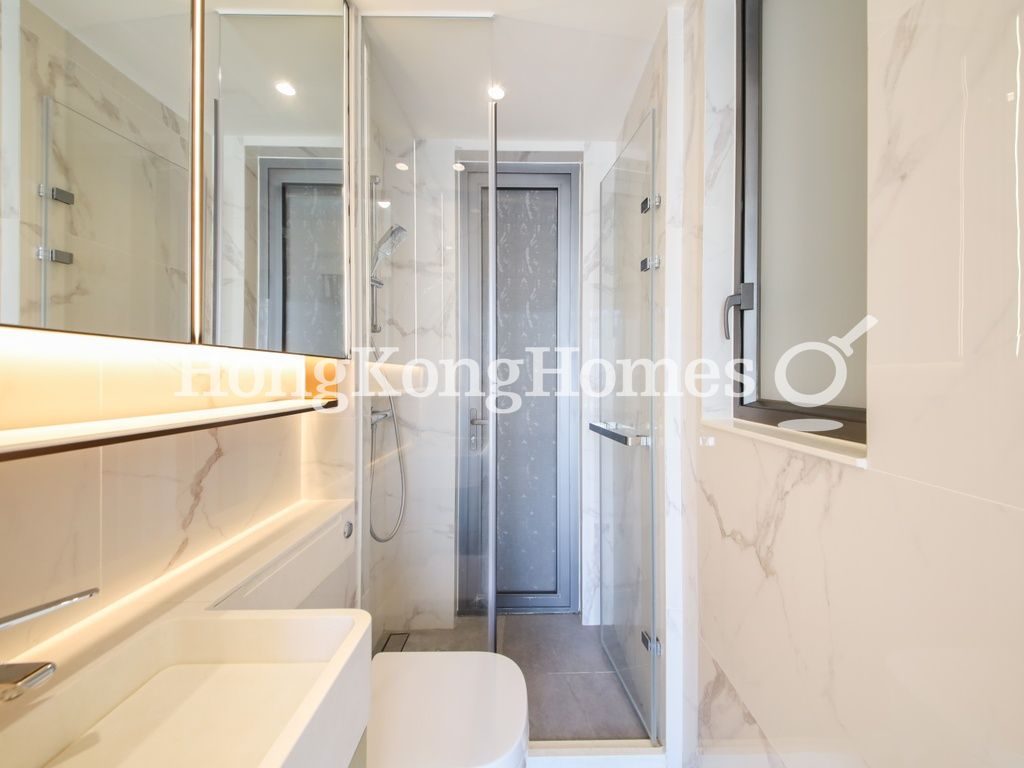 Ensuite Bathroom — Caine Hill，西半山