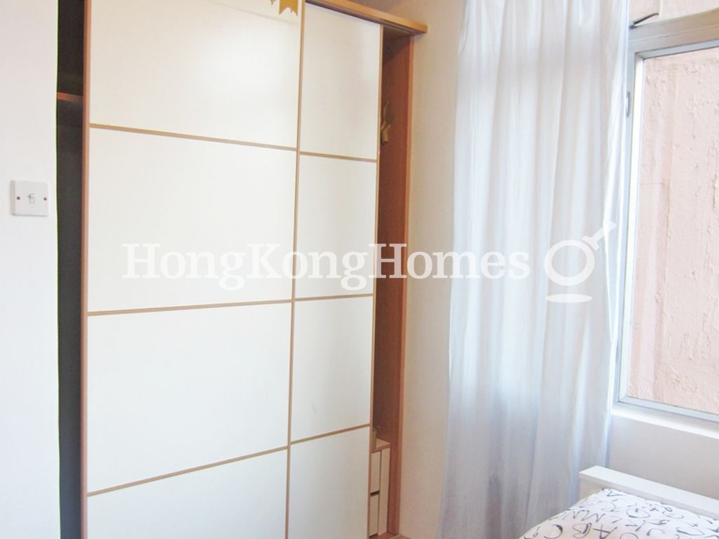 Wardrobe in Master Bedroom — 樂聲大廈 - B座，銅鑼灣