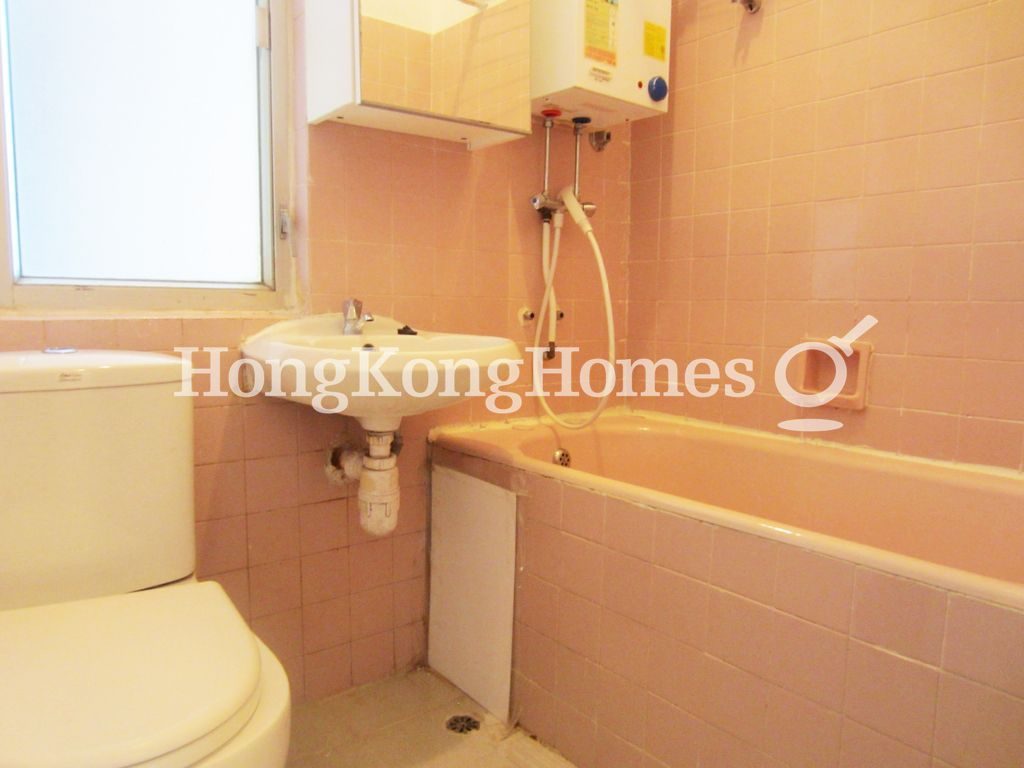 Guest Bathroom — 樂聲大廈 - B座，銅鑼灣