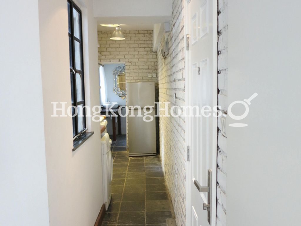 Hallway — 四方街 20-22 號，上環