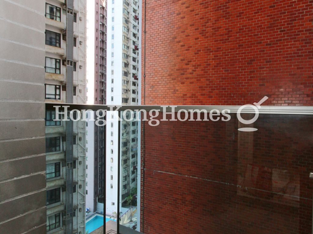 Balcony off Living and Dining Room — 半山捌號，西半山