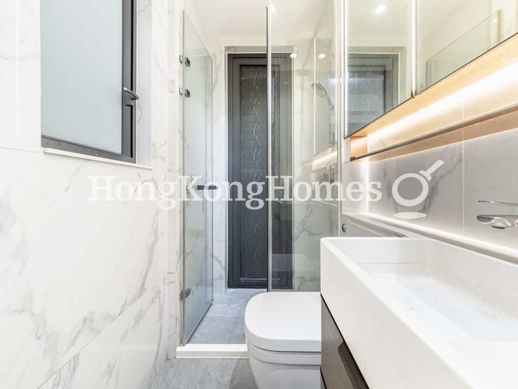Ensuite Bathroom — Caine Hill，西半山