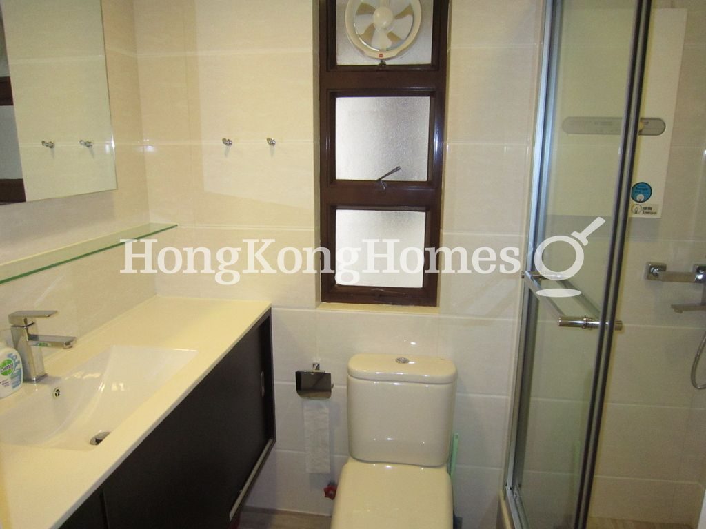 Guest Bathroom — 麗豪閣 - A座，西半山