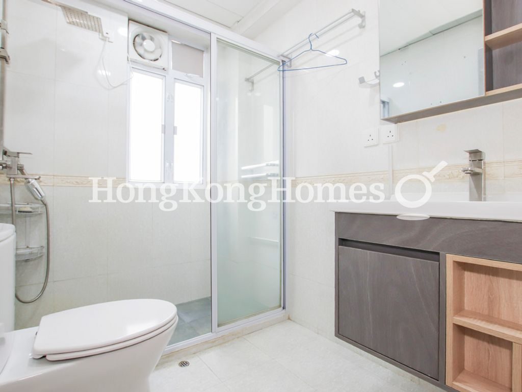Guest Bathroom — 京都大樓，灣仔
