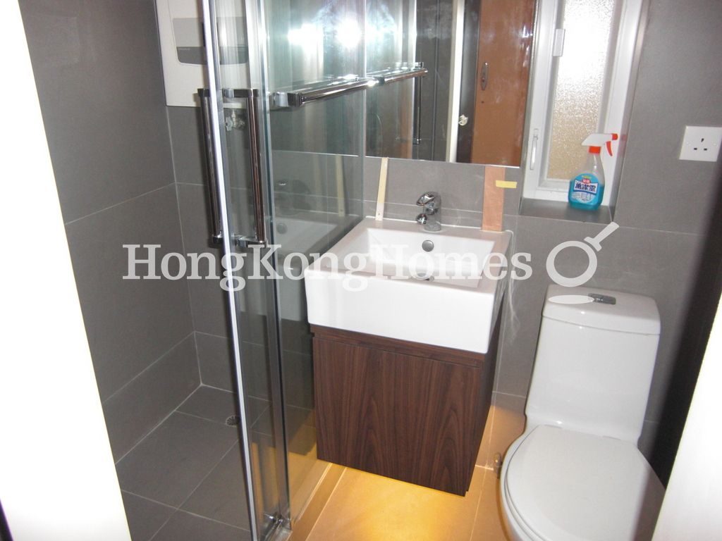 Guest Bathroom — 居仁閣，西環堅尼地城