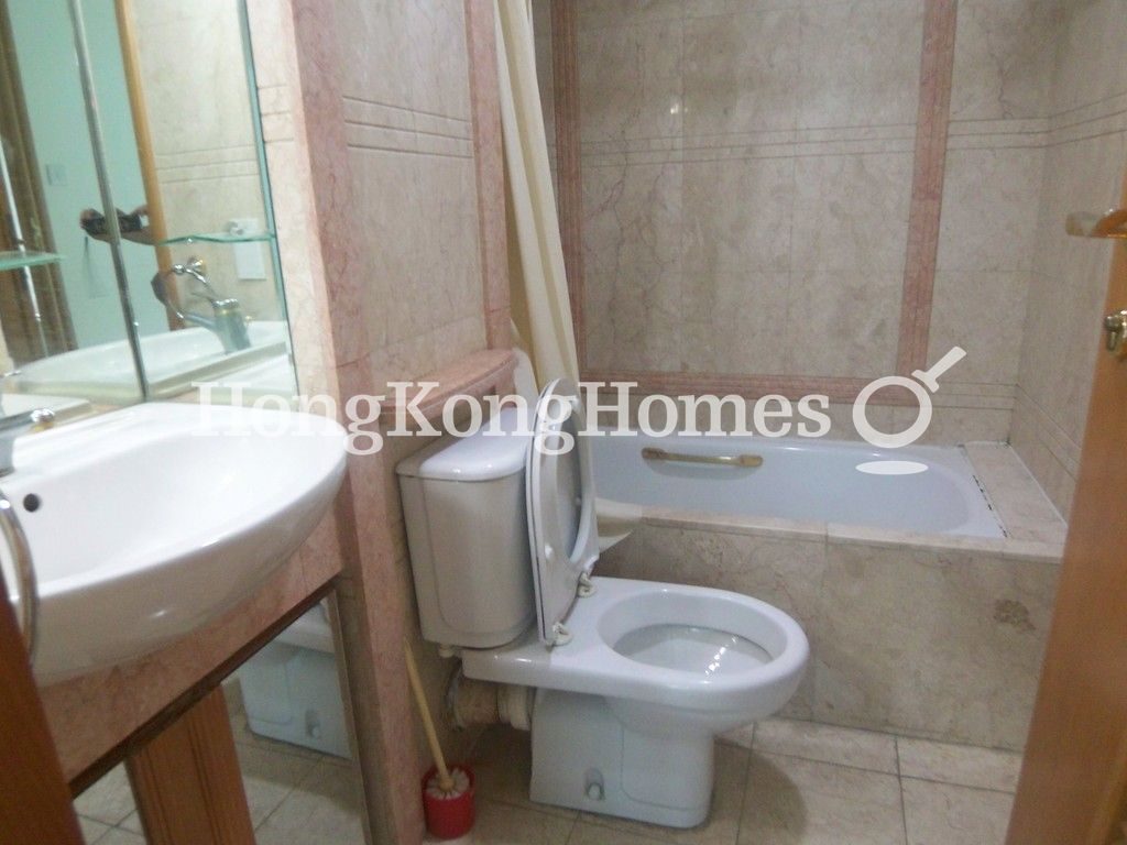 Master Bathroom — 匯星壹號，灣仔