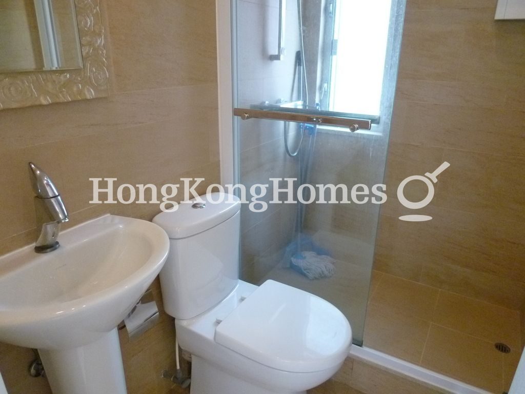 Guest Bathroom — 雍翠臺 1座，西半山
