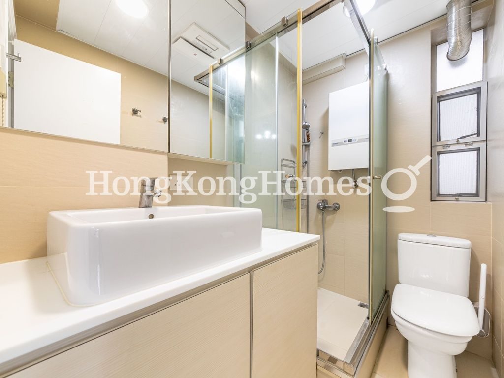 Guest Bathroom — Midland Court, Mid-levels West