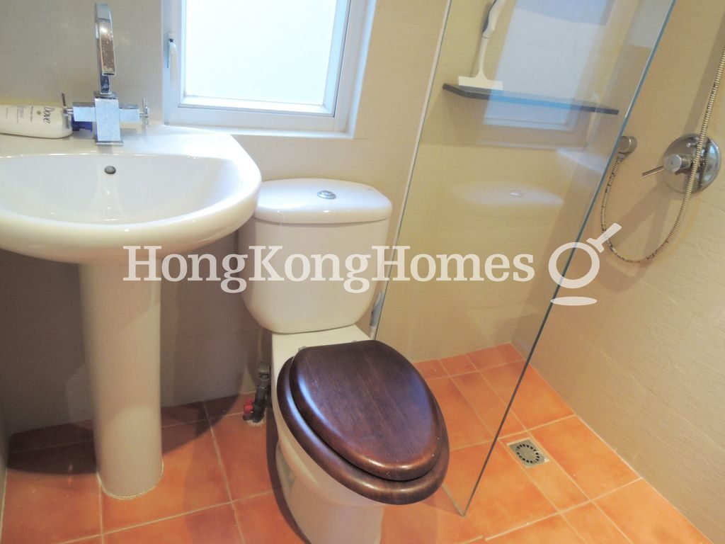 Guest Bathroom — 萬城閣，中環