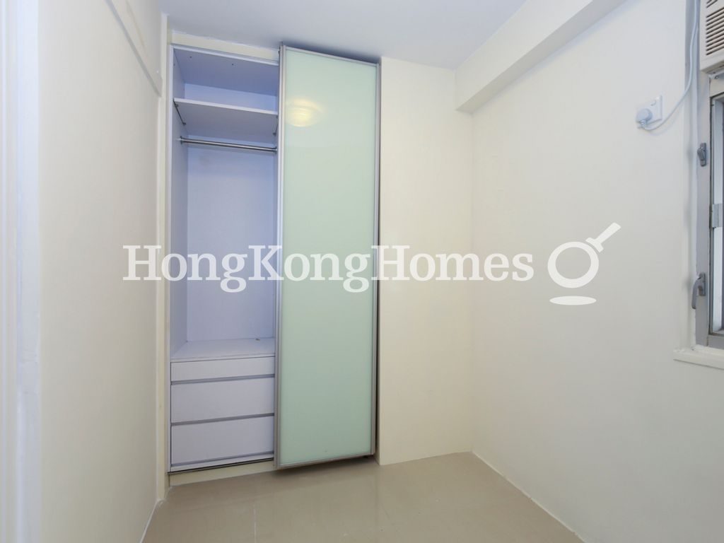 Walk-in Closet in Master Bedroom — Smithfield Terrace - Block D, Western / Kennedy Town