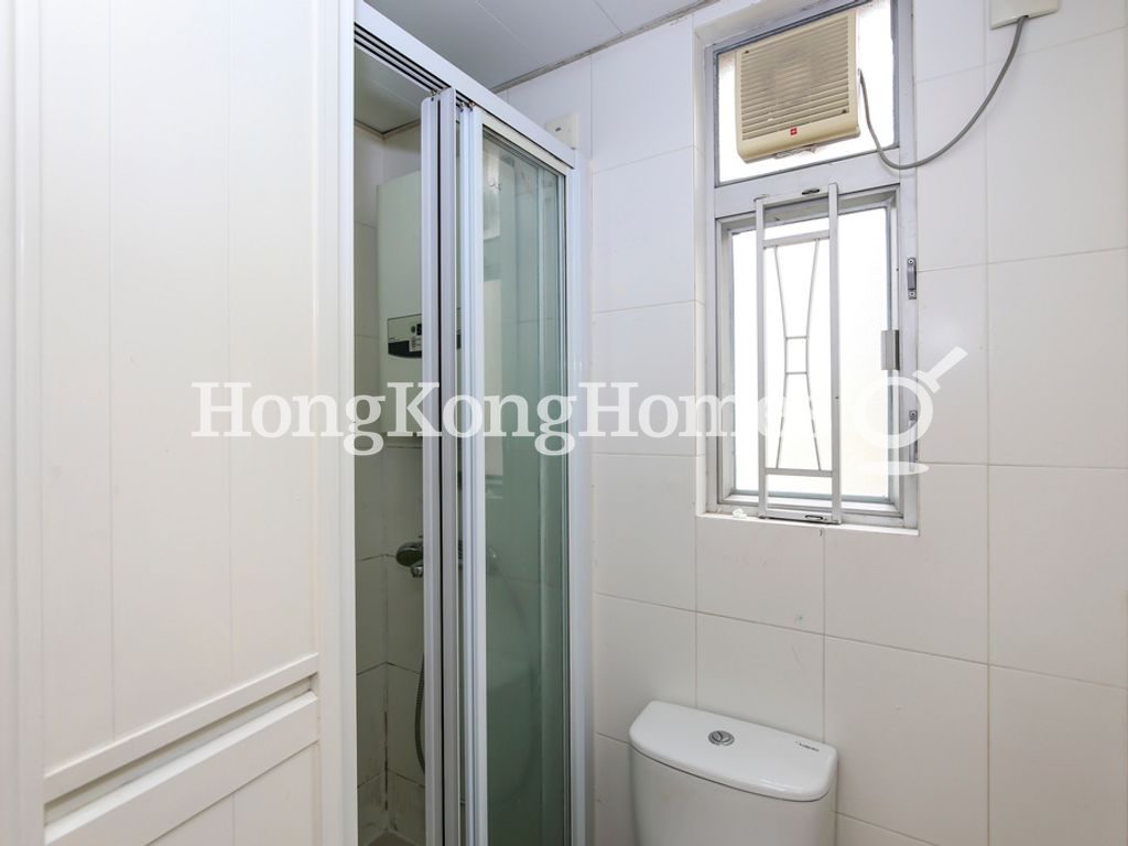 Guest Bathroom — Smithfield Terrace - Block D, Western / Kennedy Town