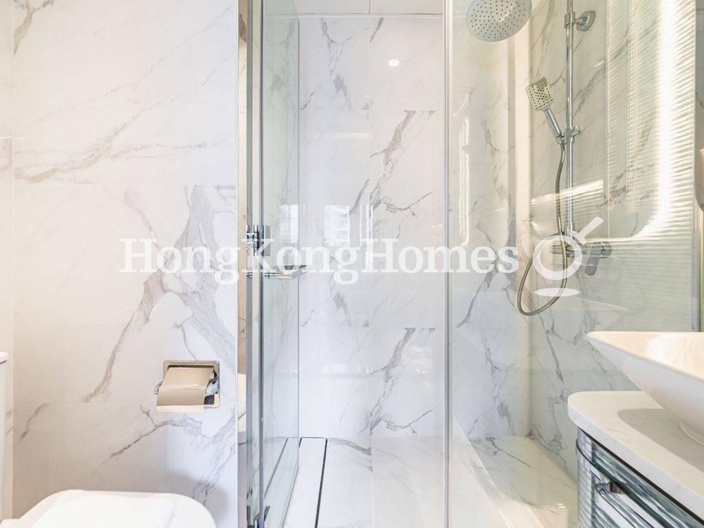 Ensuite Bathroom — The Queens, Sai Ying Pun