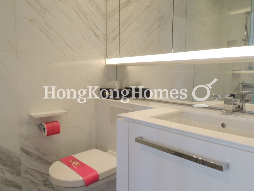 Master Bathroom — yoo Residence, Causeway Bay