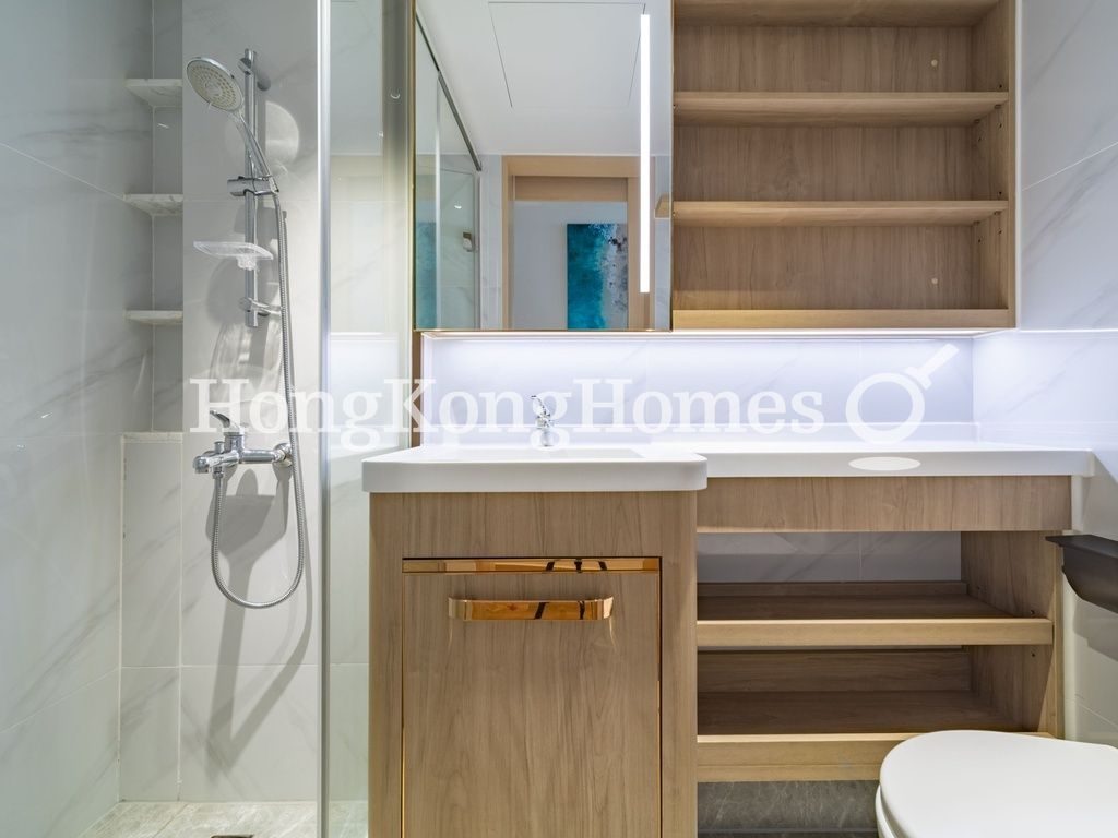 Guest Bathroom — Bright Moon, Mong Kok