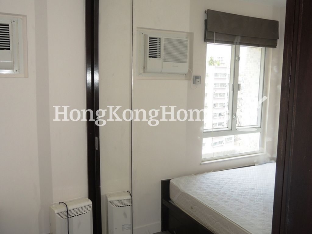 Built-in Wardrobe in Master Bedroom — 華蘭花園 - 芝蘭閣，鰂魚涌