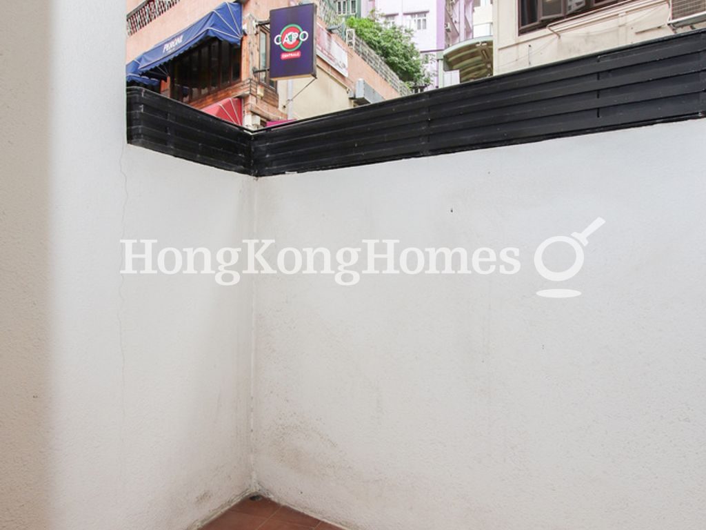 Balcony off Studio — 伊利近街 40 號，中環