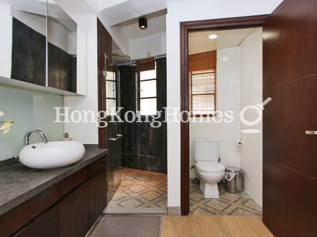 Ensuite Bathroom — 美輪樓，中環