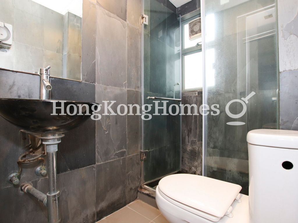 Guest Bathroom — Queen's Terrace - Tower 02, Sheung Wan