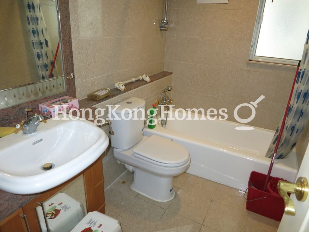 Guest Bathroom — 海逸豪園 海逸灣 16座，紅磡土瓜灣