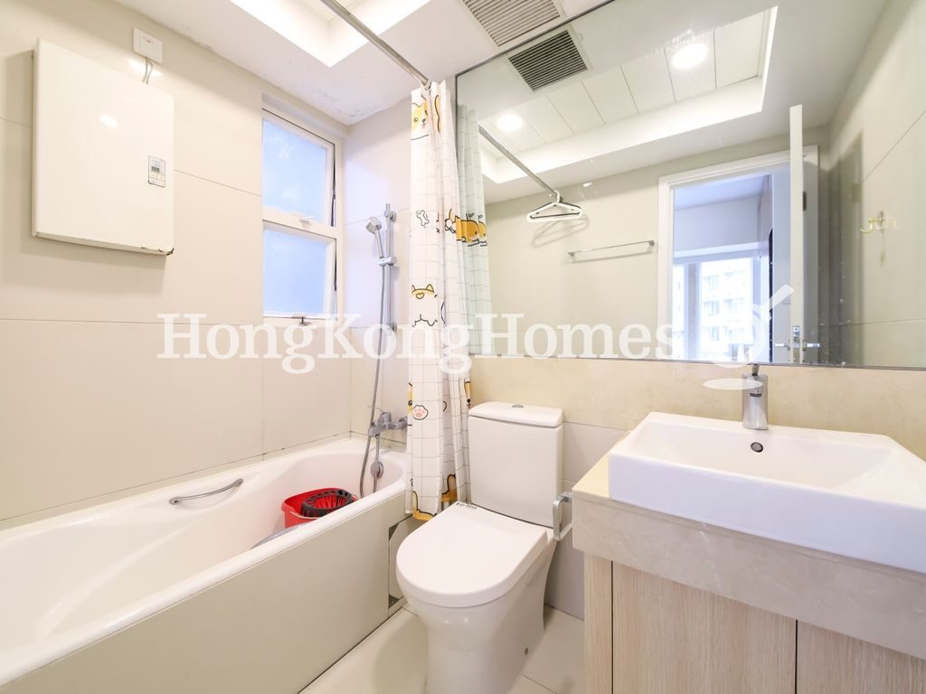 Ensuite Bathroom — The Icon, Mid-levels West