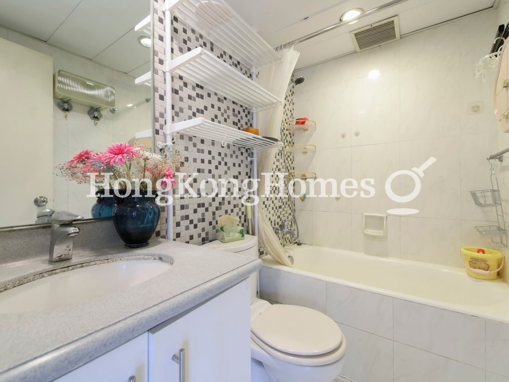 Guest Bathroom — 摘星閣，東半山