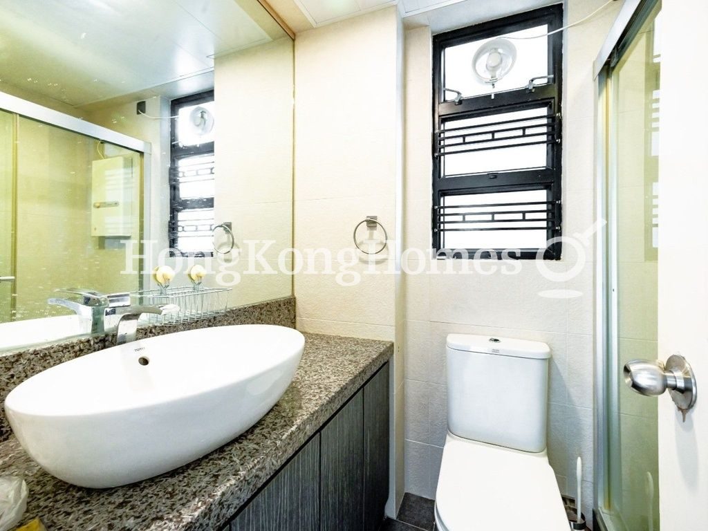 Guest Bathroom — Cayman Rise - Block 01, Western / Kennedy Town