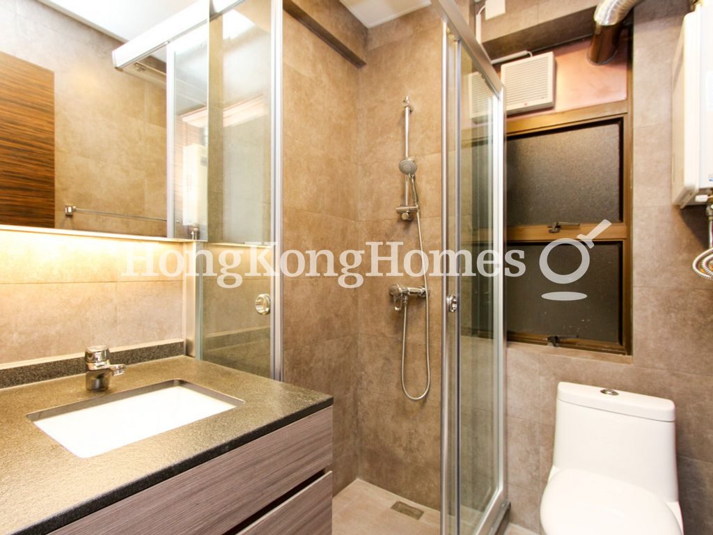 Master Bathroom — 錦輝大廈，中半山