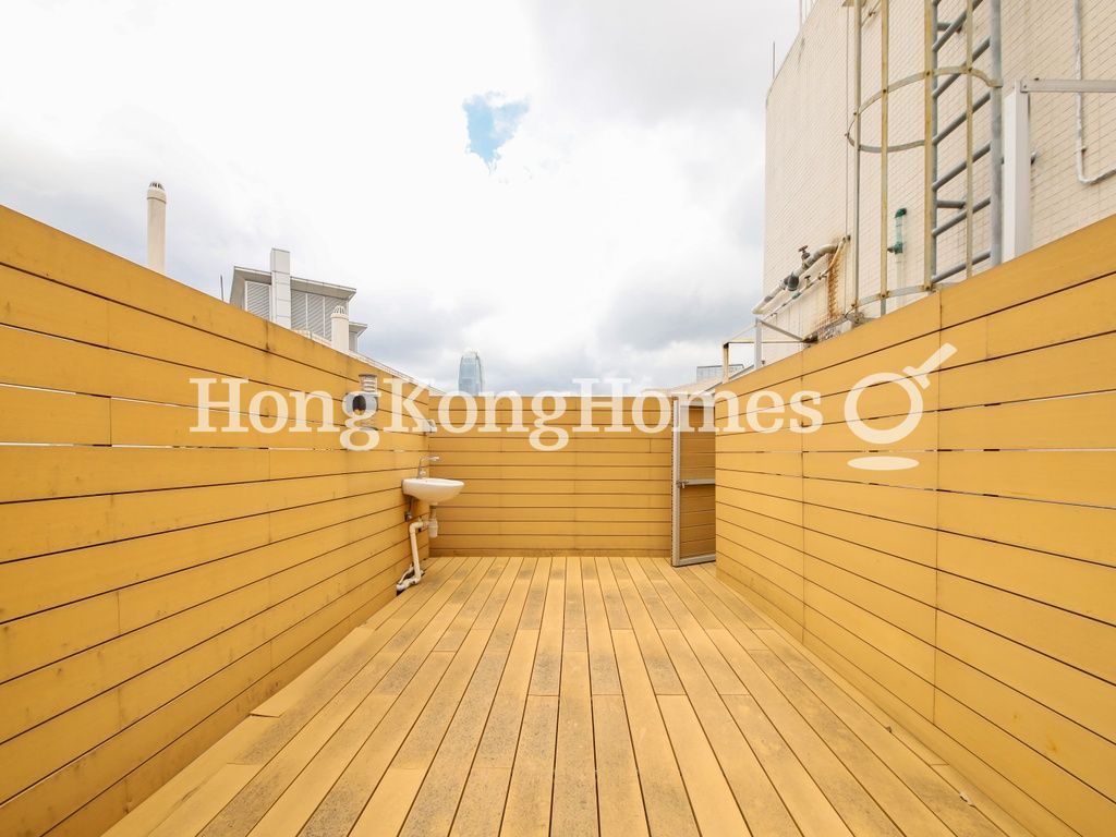 Private Roof Terrace — 雨時大廈，中半山