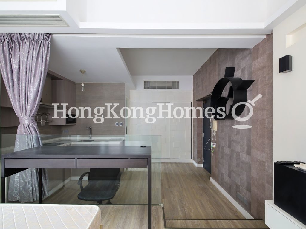 Studio — 雨時大廈，中半山