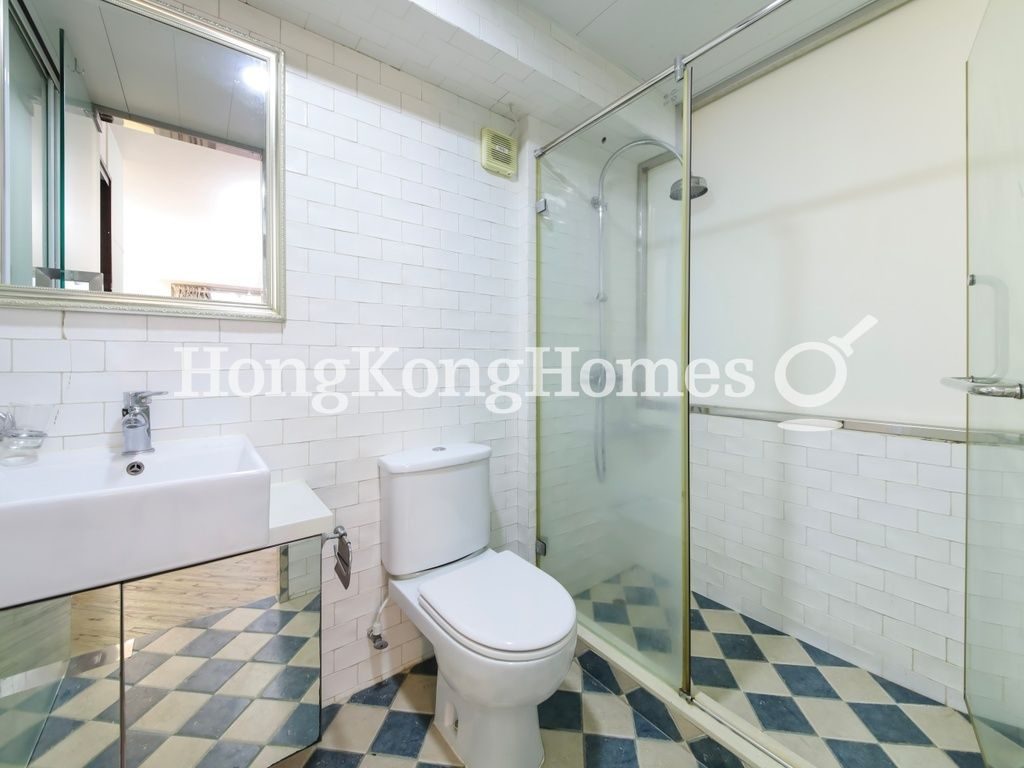 Ensuite Bathroom — Wo On Building, Central