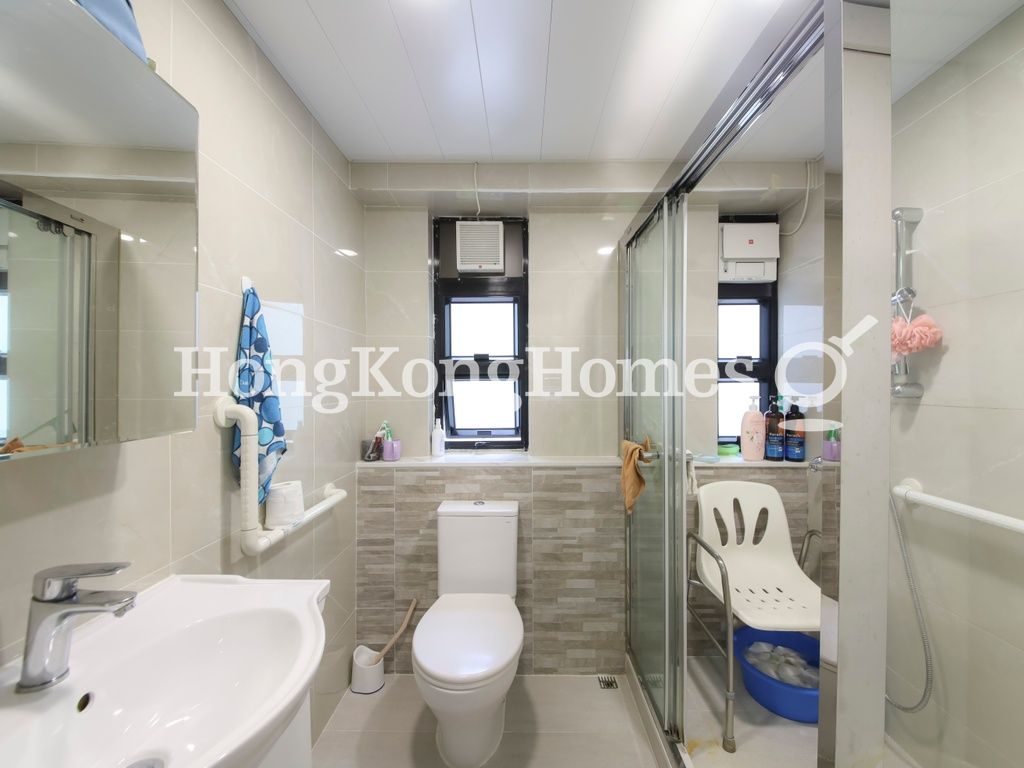 Guest Bathroom — 快活閣，跑馬地