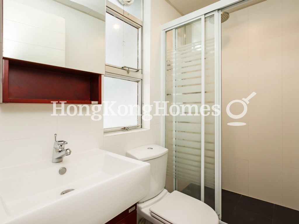 Guest Bathroom — 景香樓，北角