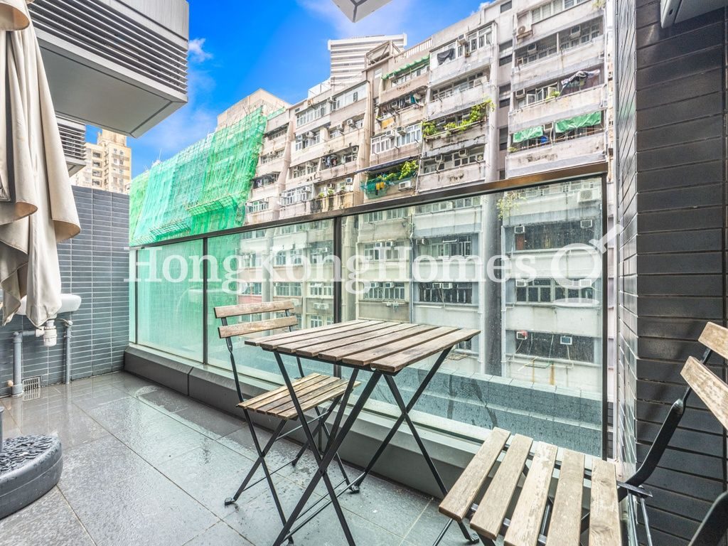 Balcony off Living and Dining Room — 翰林峰 - 第2座，西環堅尼地城