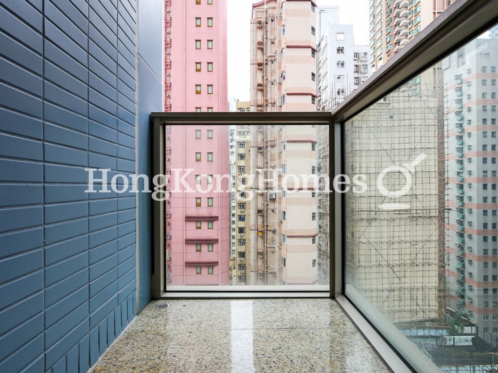 Balcony off Living and Dining Room — 囍匯 - 第2期- 第3座，灣仔
