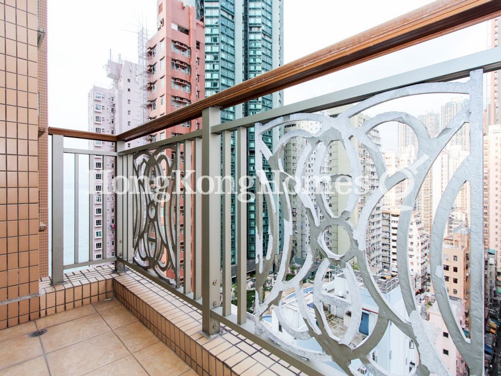 Balcony off Living and Dining Room — 泓都 - 第03座，西環堅尼地城