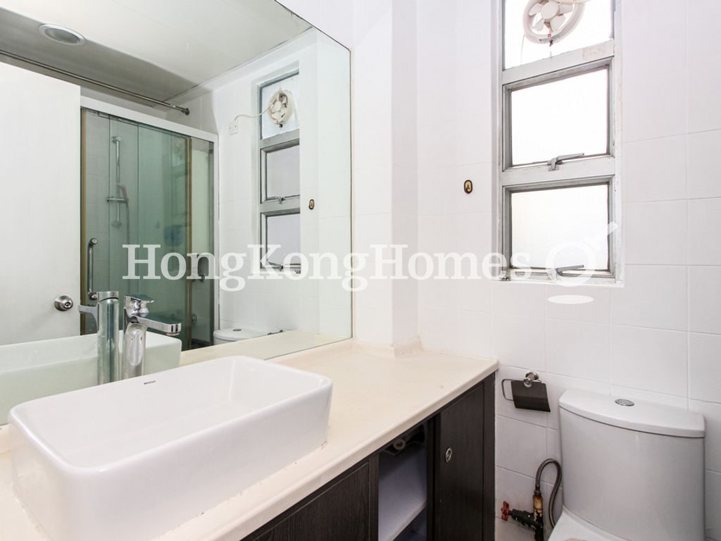 Guest Bathroom — All Fit Garden, Mid-levels West