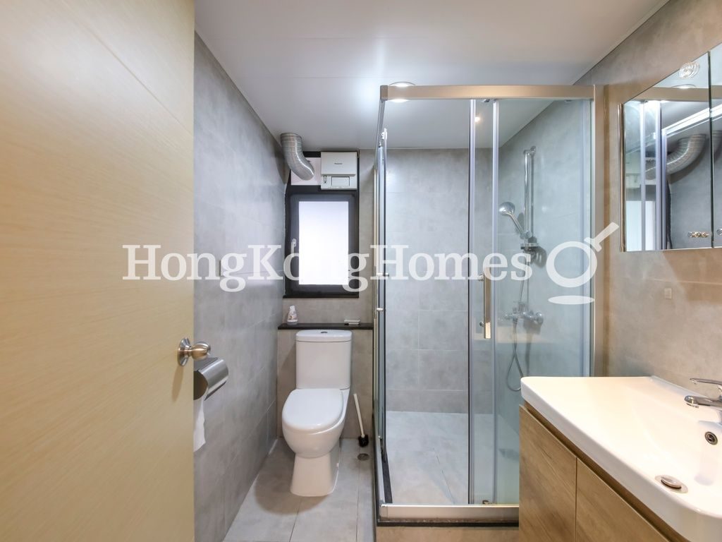 Guest Bathroom — 莊士頓大樓，灣仔