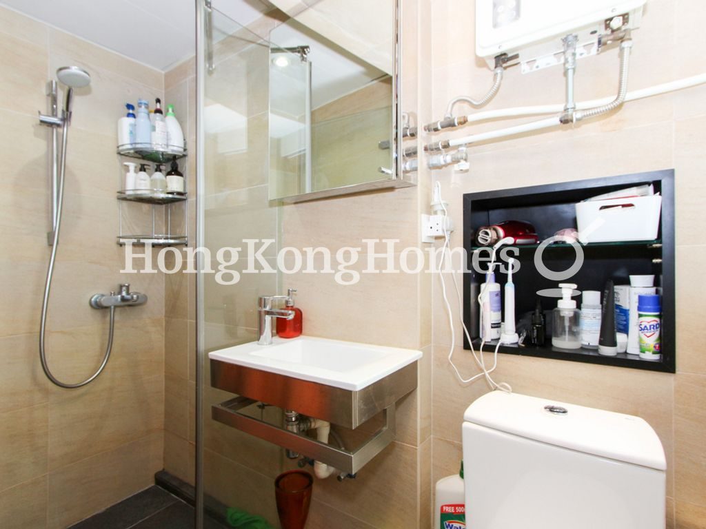Guest Bathroom — 天悅閣，西半山