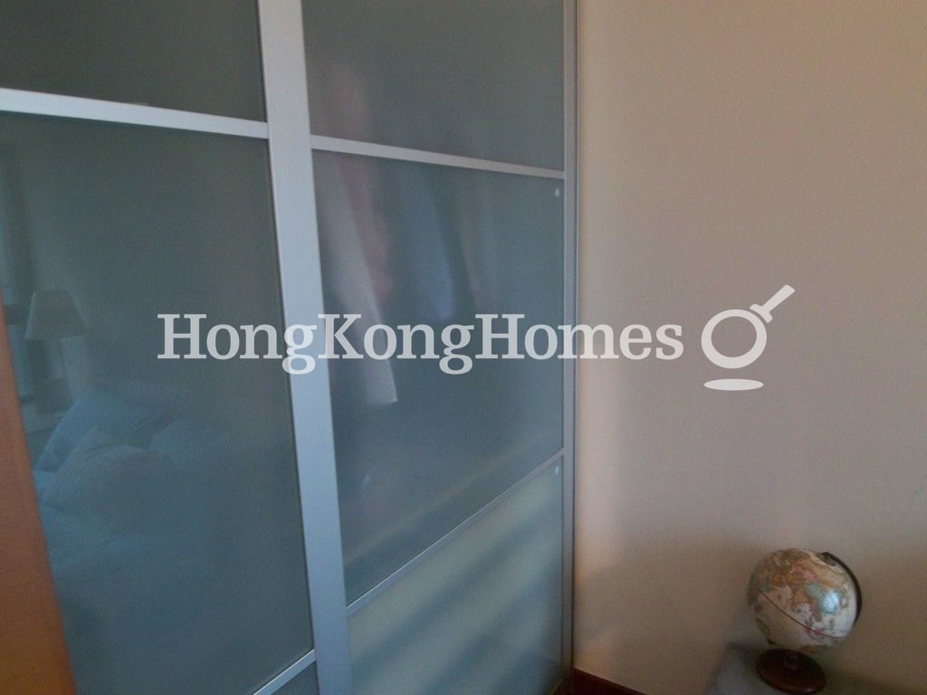 Wardrobe in Master Bedroom — 凱旋門 1期 第2A座 (映月閣)，尖沙咀