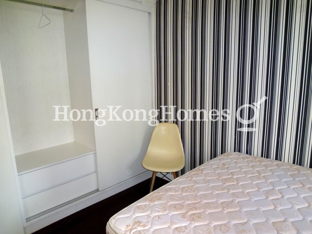 Built-in Wardrobe in Master Bedroom — 東街，上環