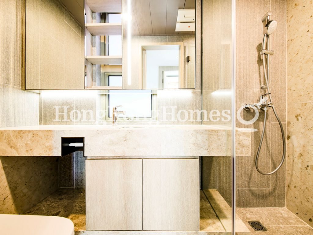 Guest Bathroom — Peach Blossom, Mid-levels West